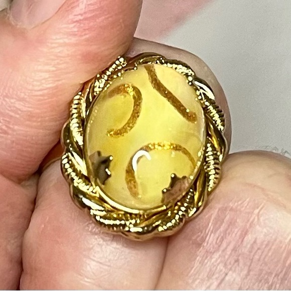Glass ring, yellow golden foiled swirl, adjustable jewelry - Picture 4 of 11